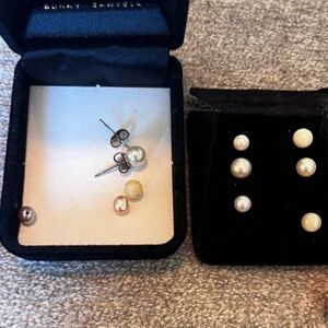 Various pearl earrings.. some not on studs or with backings.